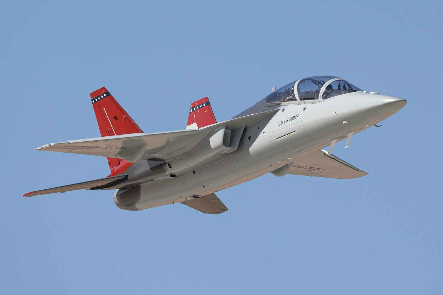 O exemplar que chegou a Edwards faz parte do primeiro lote de produção (USAF)