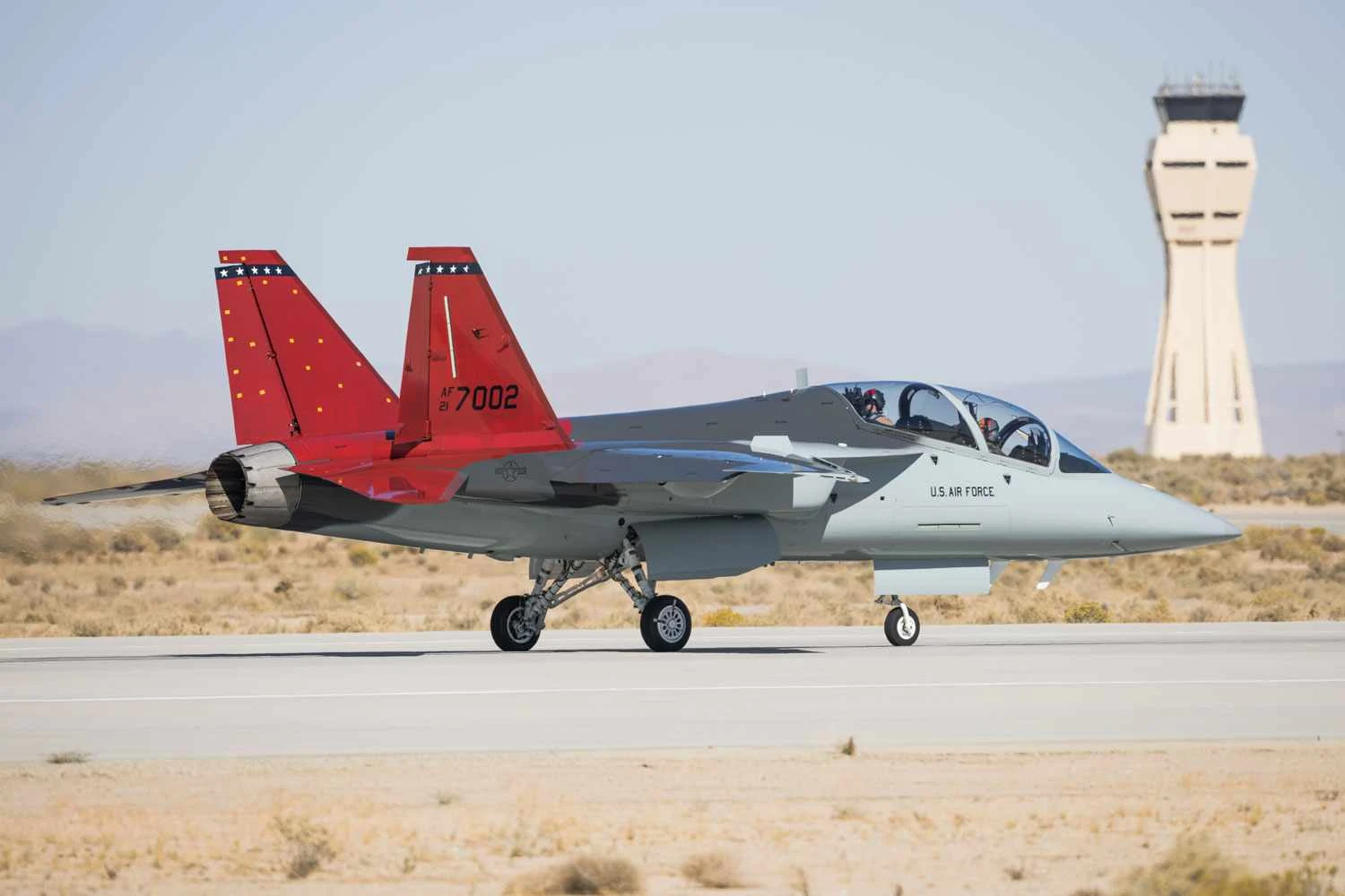 O jato utiliza um motor GE F404, que também equipa o F/A-18 (USAF)