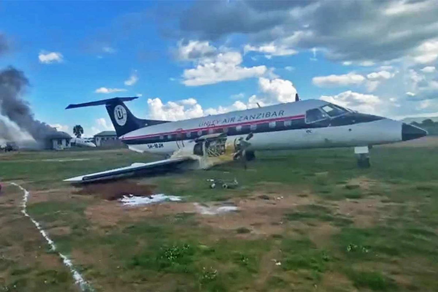 Acidentes bizarros: dois turboélices Embraer Brasilia sofrem problemas no mesmo aeroporto e dia na Tanzânia