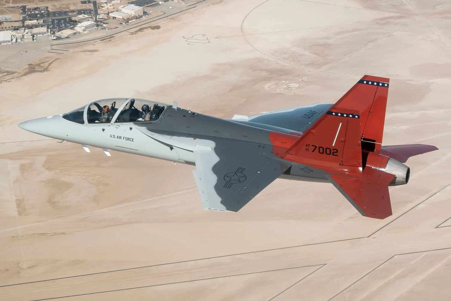 Saab e Boeing assinam contrato para produção da fuselagem traseira do jato de treinamento T-7A