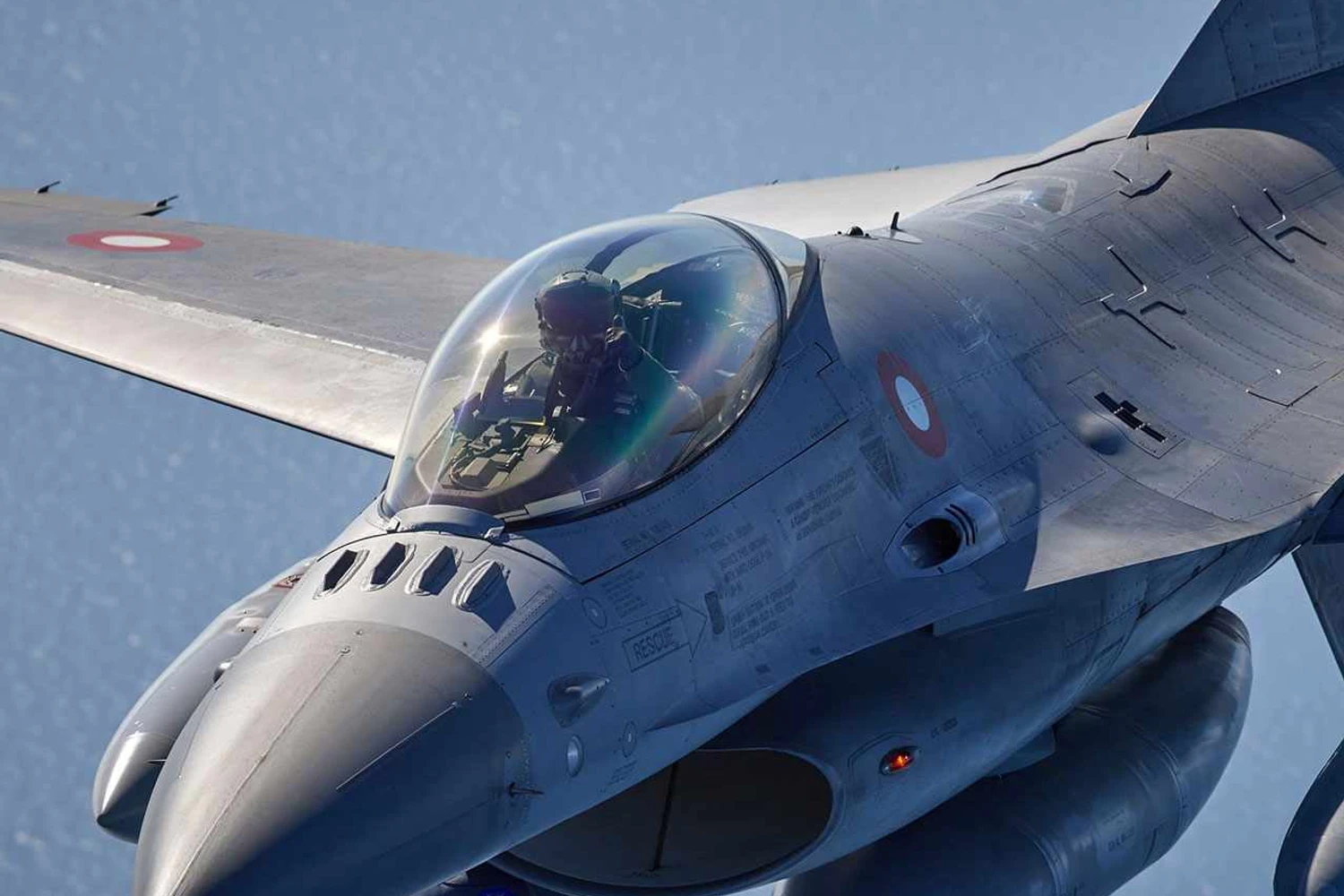 Argentina vai assinar compra de 24 caças F-16 nesta terça-feira