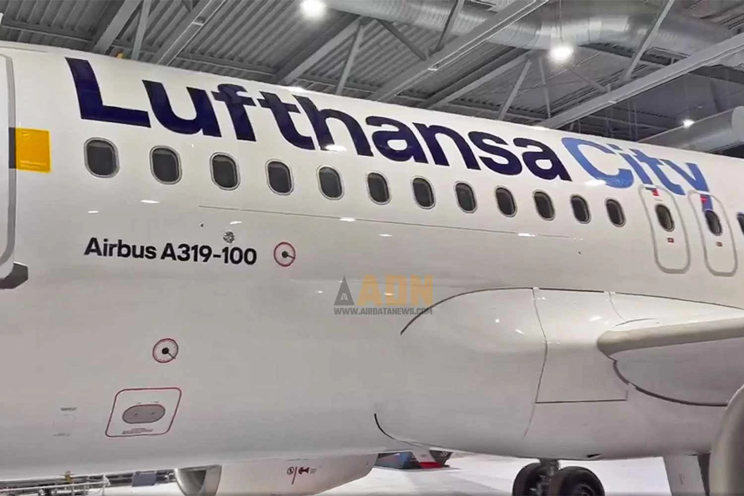 Nova subsidiária da Lufthansa, City Airlines tem primeiro avião pintado com suas cores