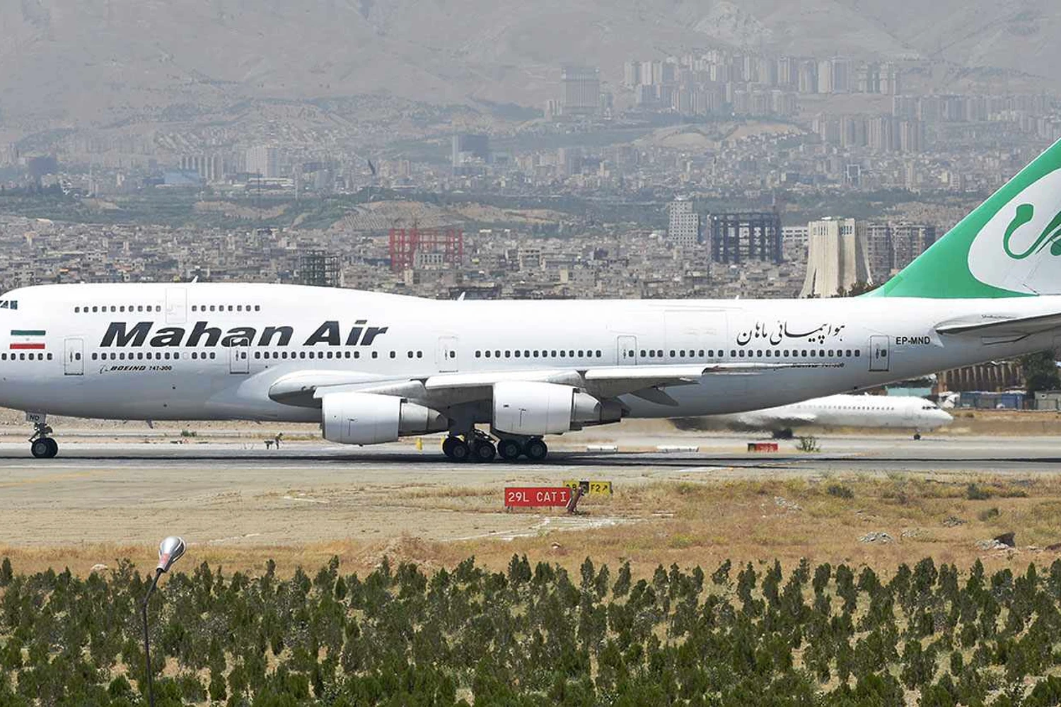 Boeing 747-300 nas cores da Mahan Air