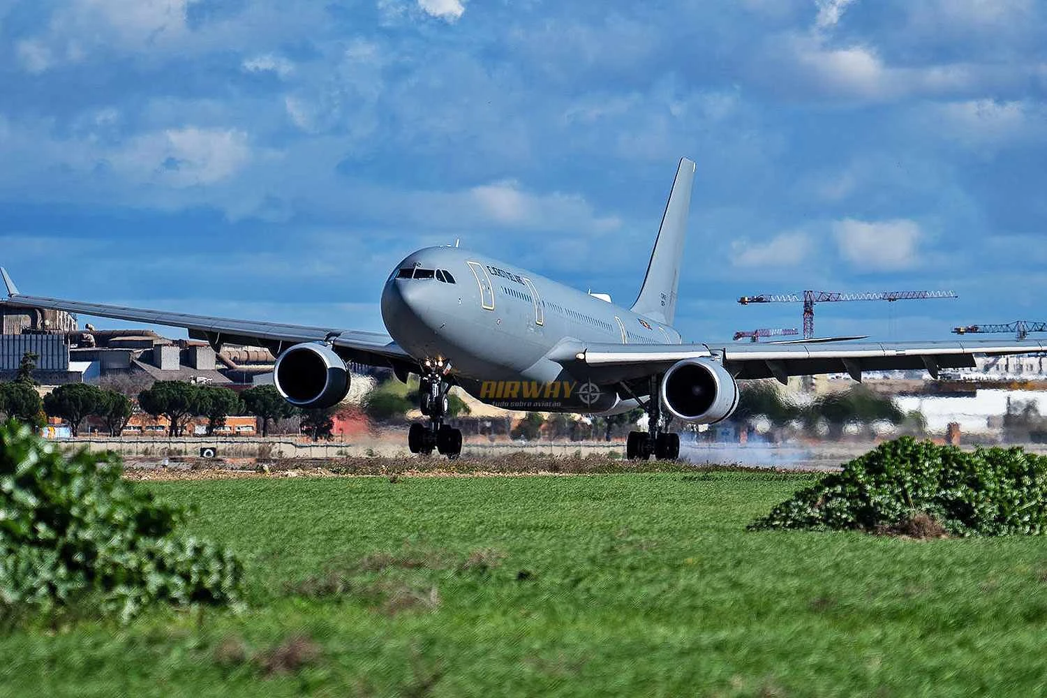 Sonho da FAB: segundo A330 da Espanha chega à Airbus para conversão para avião-tanque