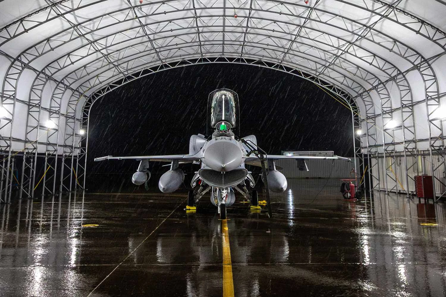 Primeiros três caças F-16 Bloco 70 voam para o Bahrein