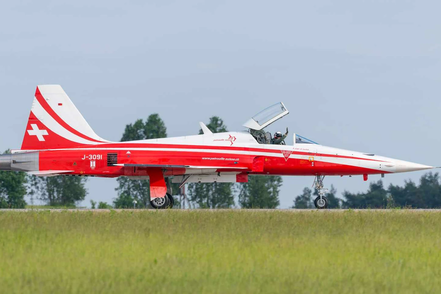 Suíça entrega primeiro caça F-5 Tiger usado aos EUA