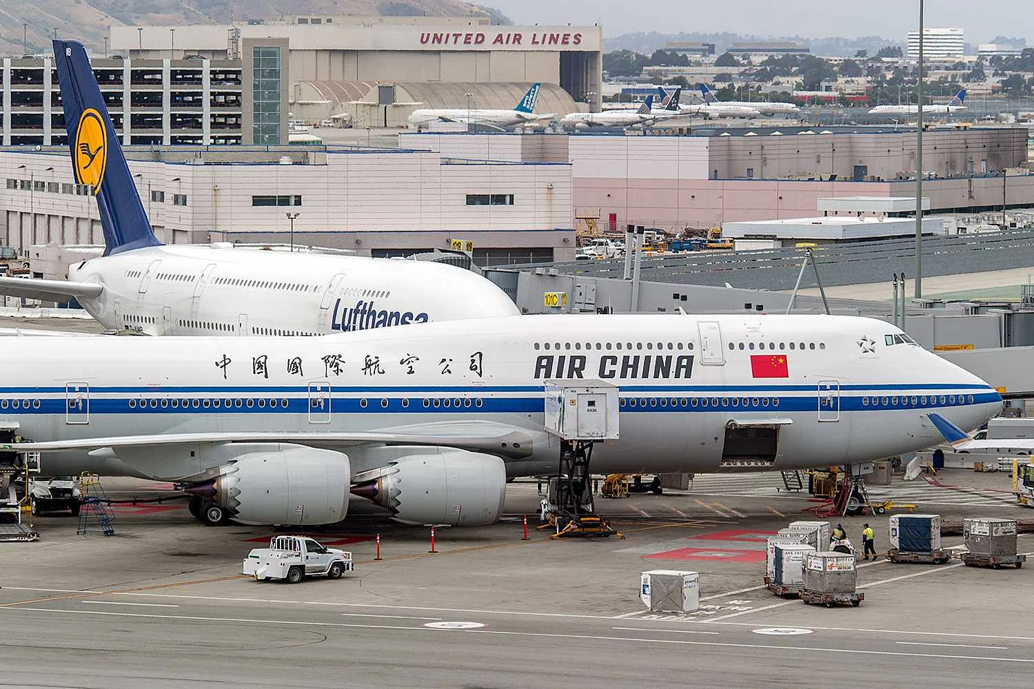 Lufthansa Airbus A380 and Air China Boeing 747-8 (iflyfsx)