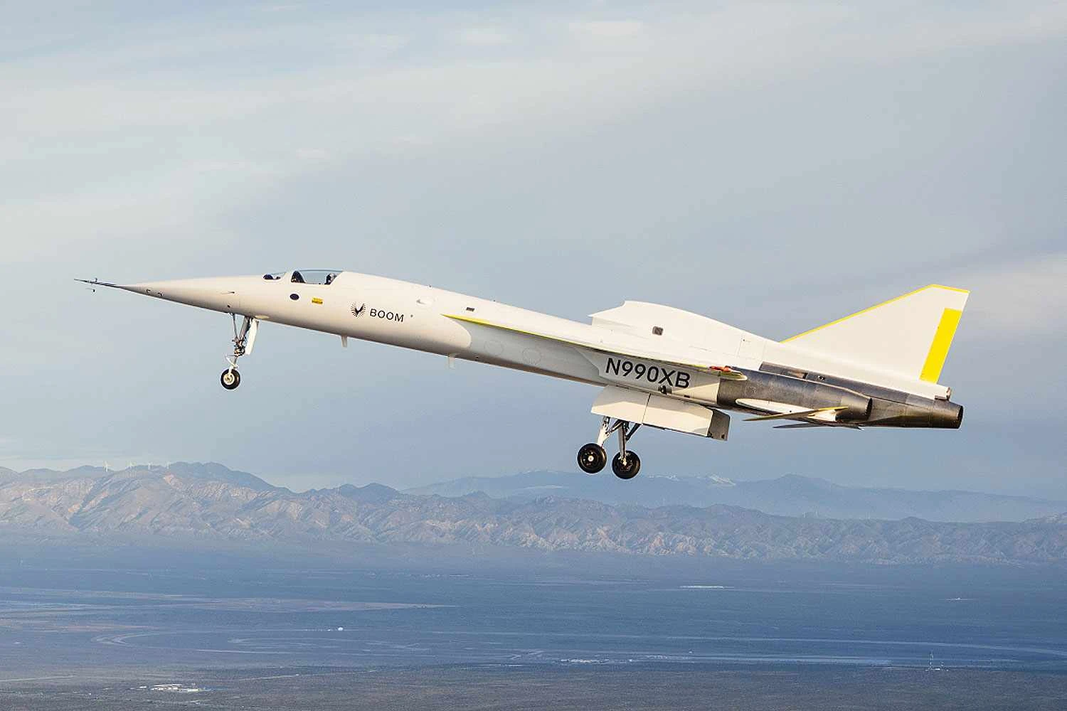 Após três anos de atraso, demonstrador supersônico XB-1 realiza primeiro voo