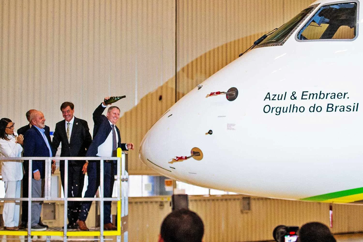 Para Lula, Embraer anuncia investimento de US$ 2 bilhões no Brasil