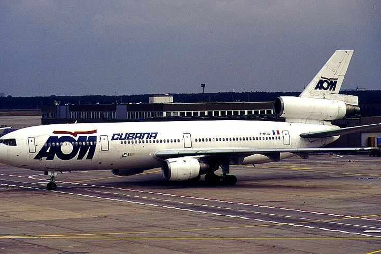 McDonnell_Douglas_DC-10-30,_AOM_French_Airlines_(Cubana)_AN0062654