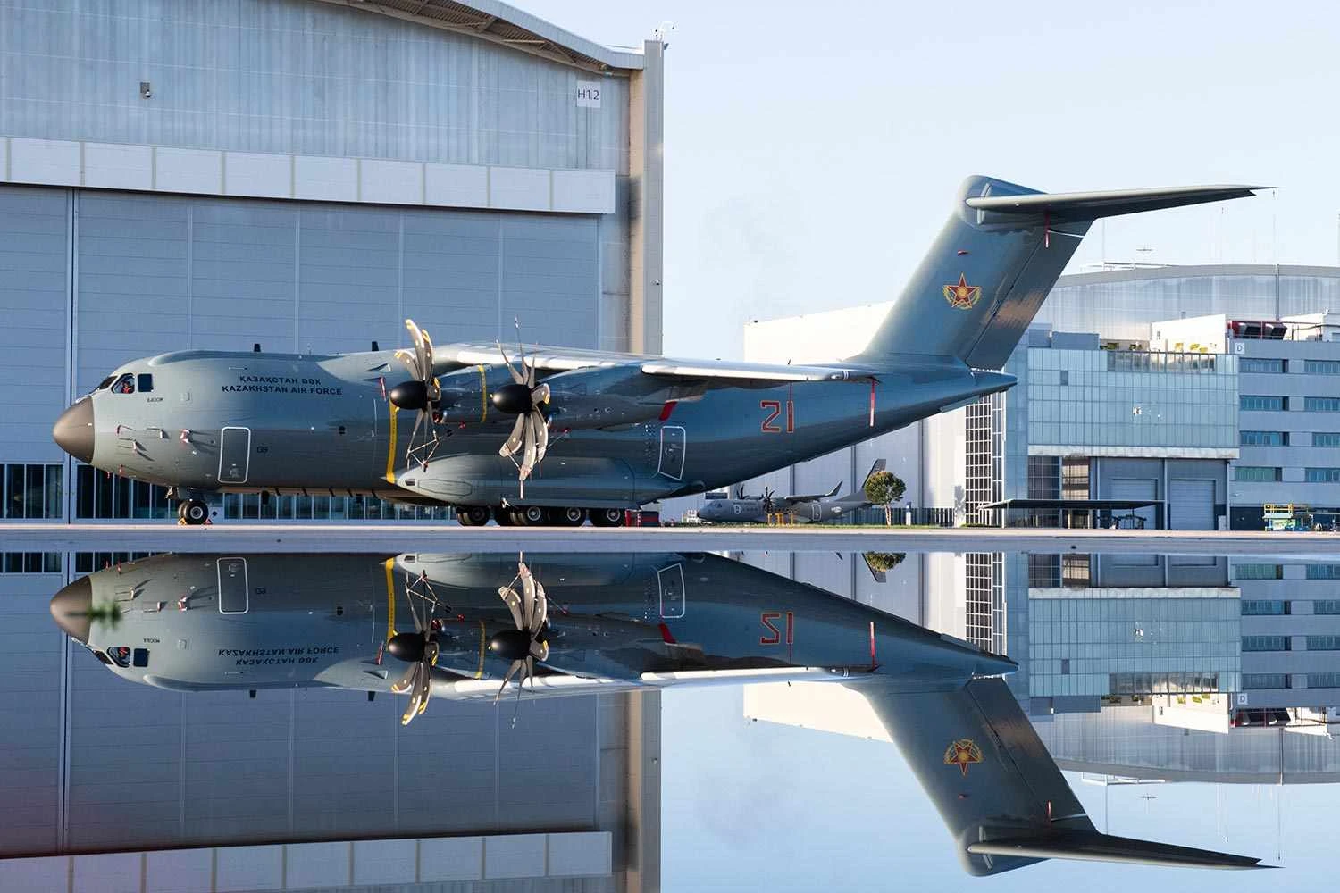 Primeiro Airbus A400M do Cazaquistão aparece já com sua curiosa pintura