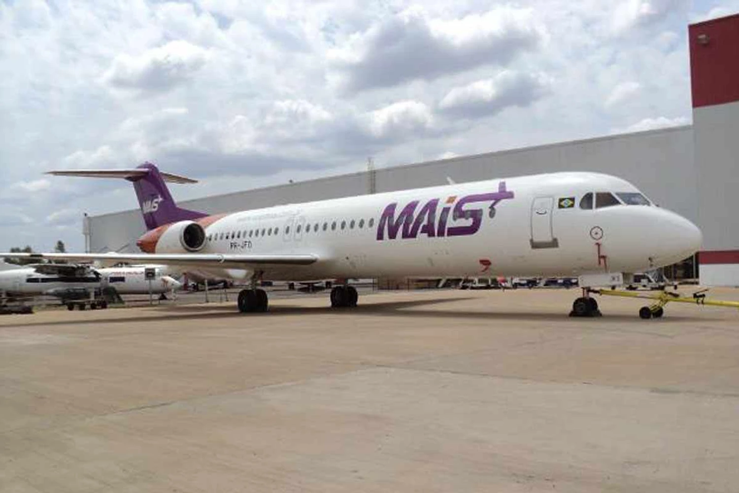Um dos Fokker 100 da Mais Linhas Aéreas (MLA)