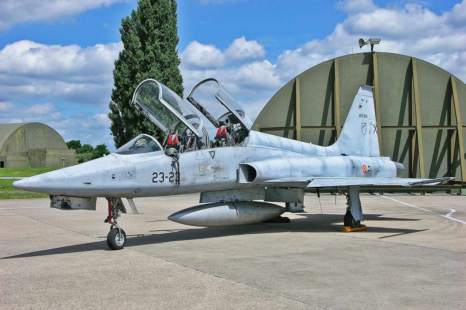 Espanha vai tentar aposentar seus velhos caças F-5 novamente