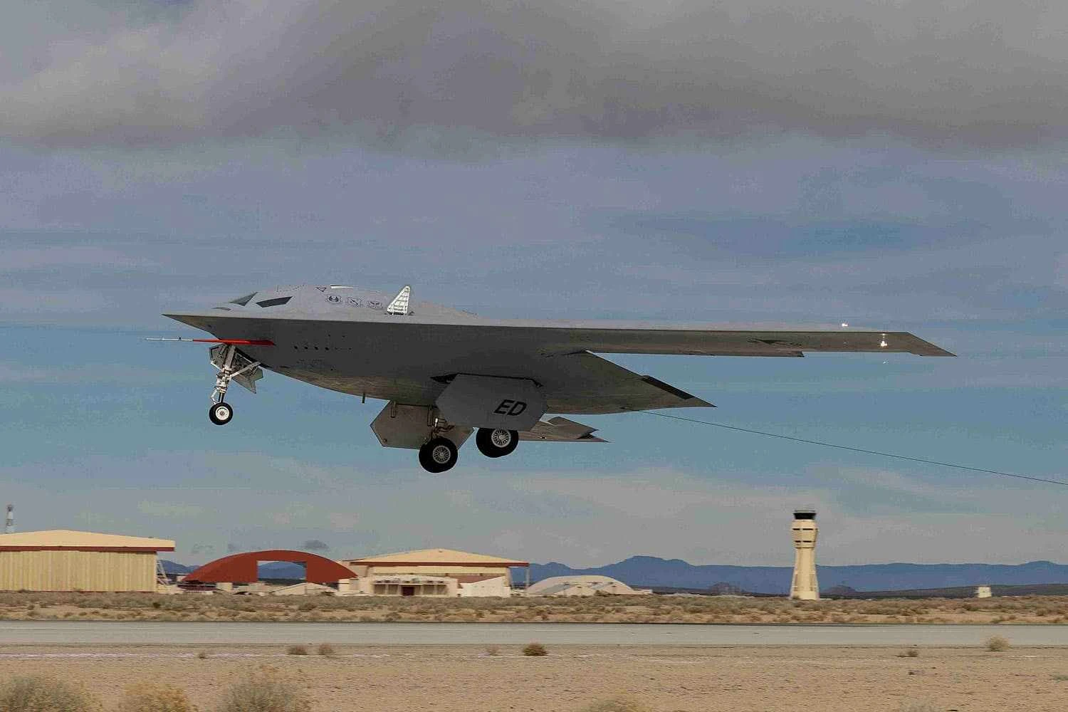 Força Aérea dos EUA avalia encomendar mais bombardeiros nuclares B-21 Raider