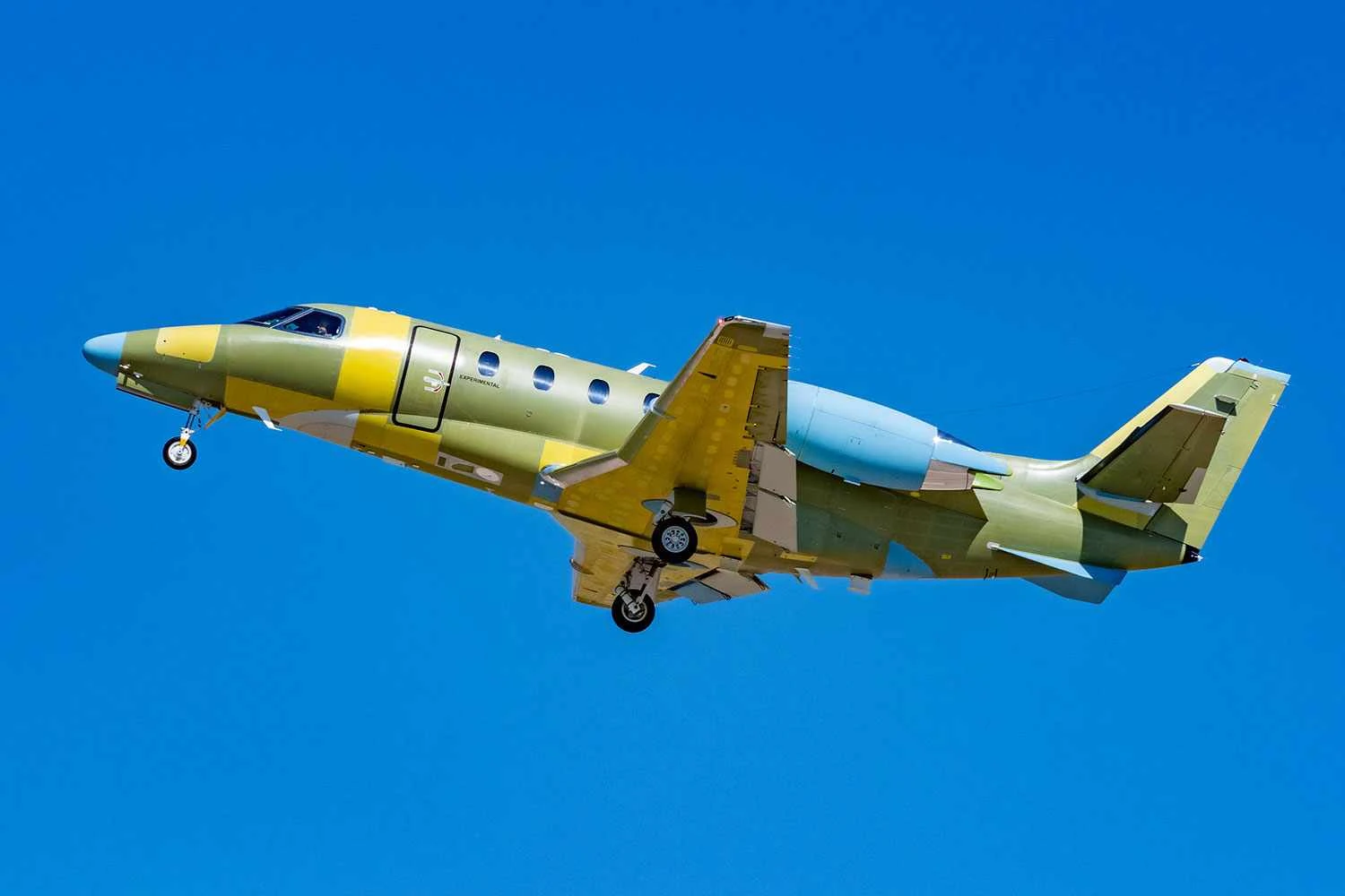 Aeronave pode levar 12 passageiros, mas configuração normal é para nove assentos