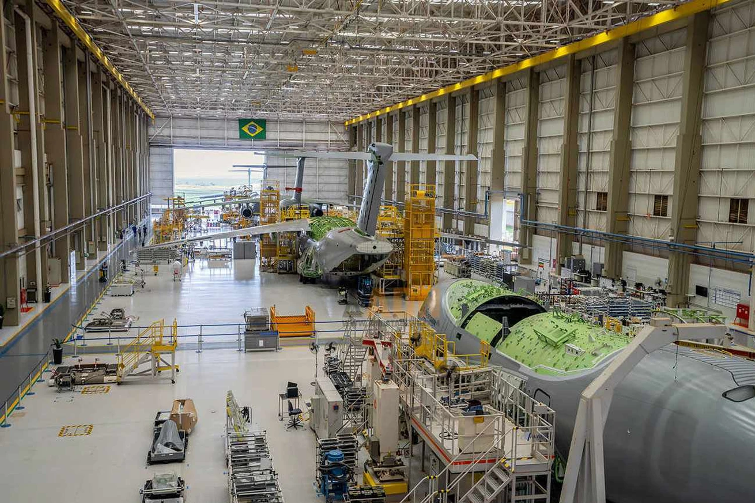 Linha de montagem do C-390 em Gavião Peixoto (Saab)