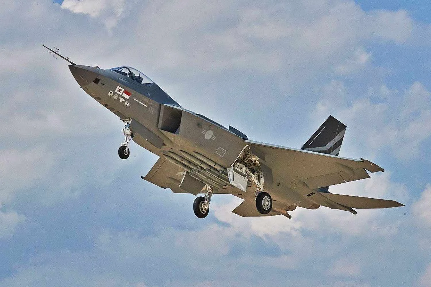 Coreia do Sul dá início à produção do caça KF-21 Boramae