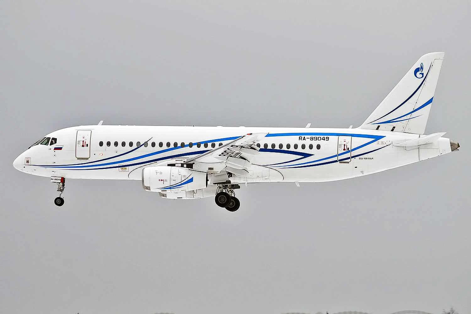Jato de passageiros SuperJet 100 de gigante estatal cai na Rússia