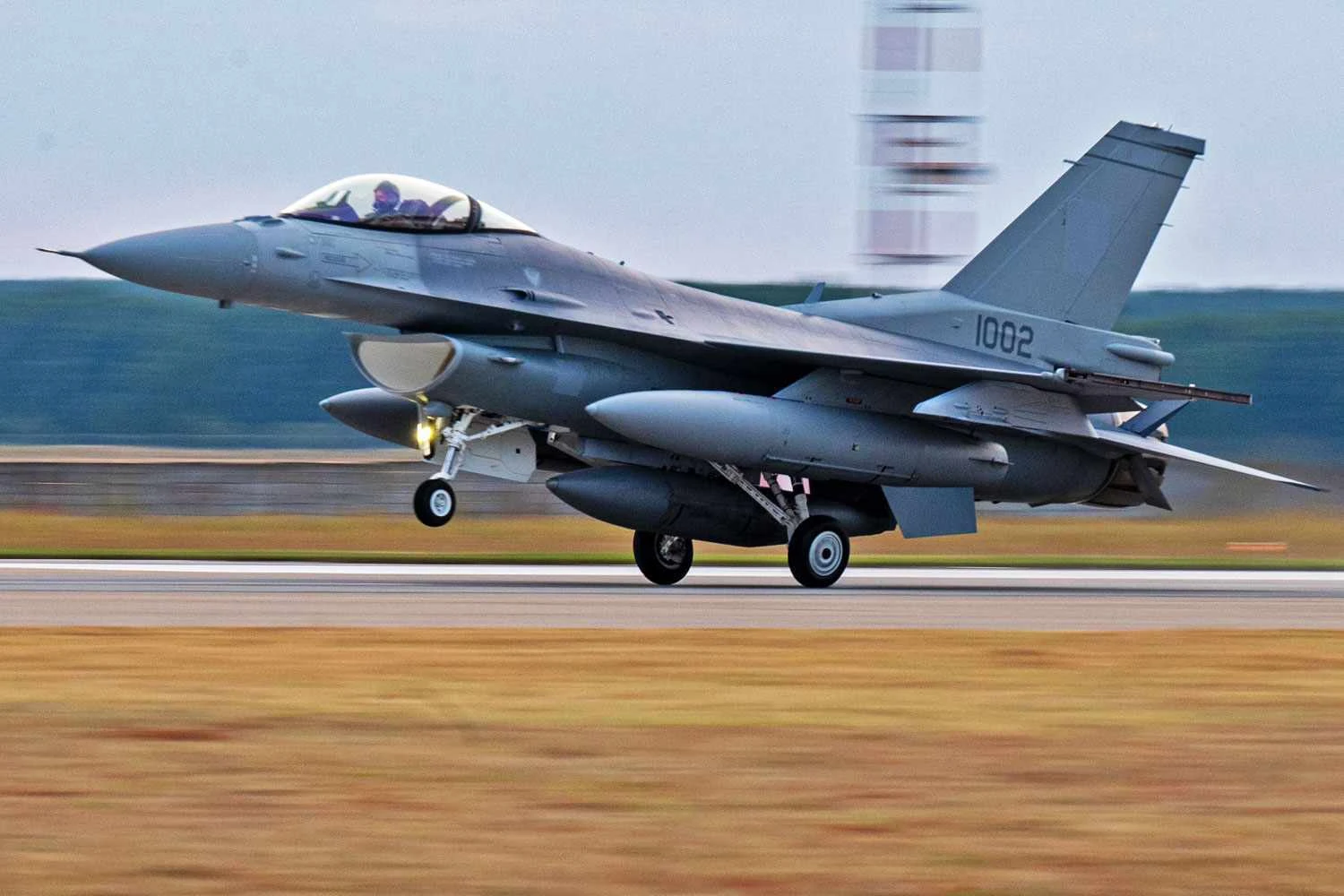 Eslováquia considera expandir frota de F-16 com quatro jatos adicionais
