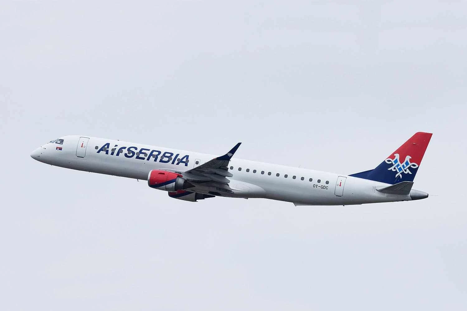 Air Serbia estreia primeiro Embraer E195 próprio