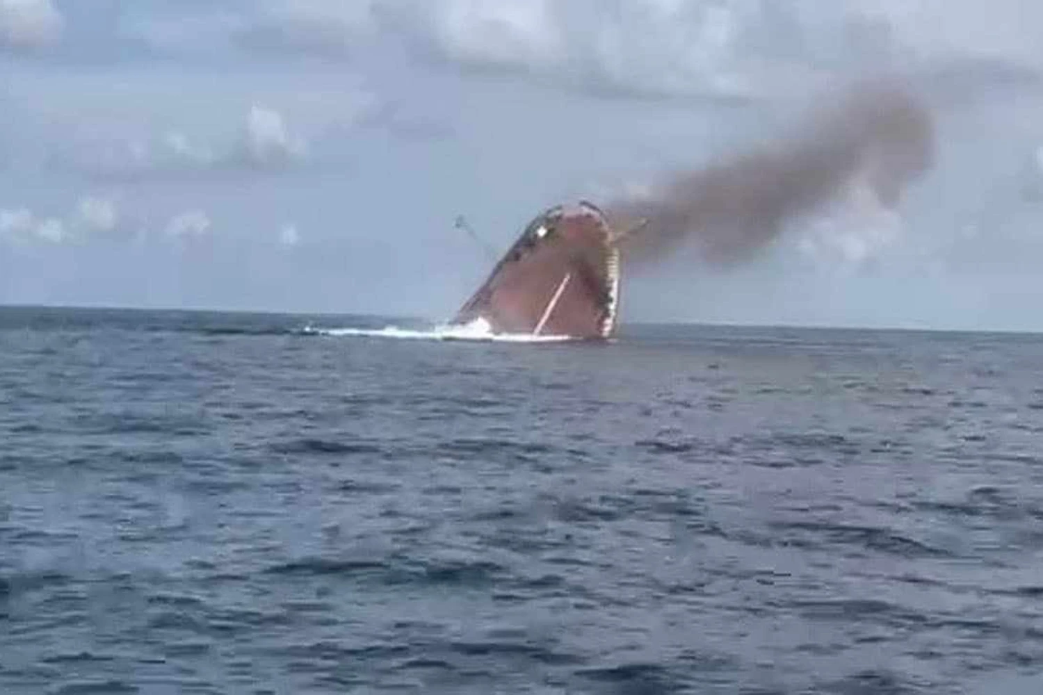 O navio de carga afundado pelo B-2 no Golfo do México