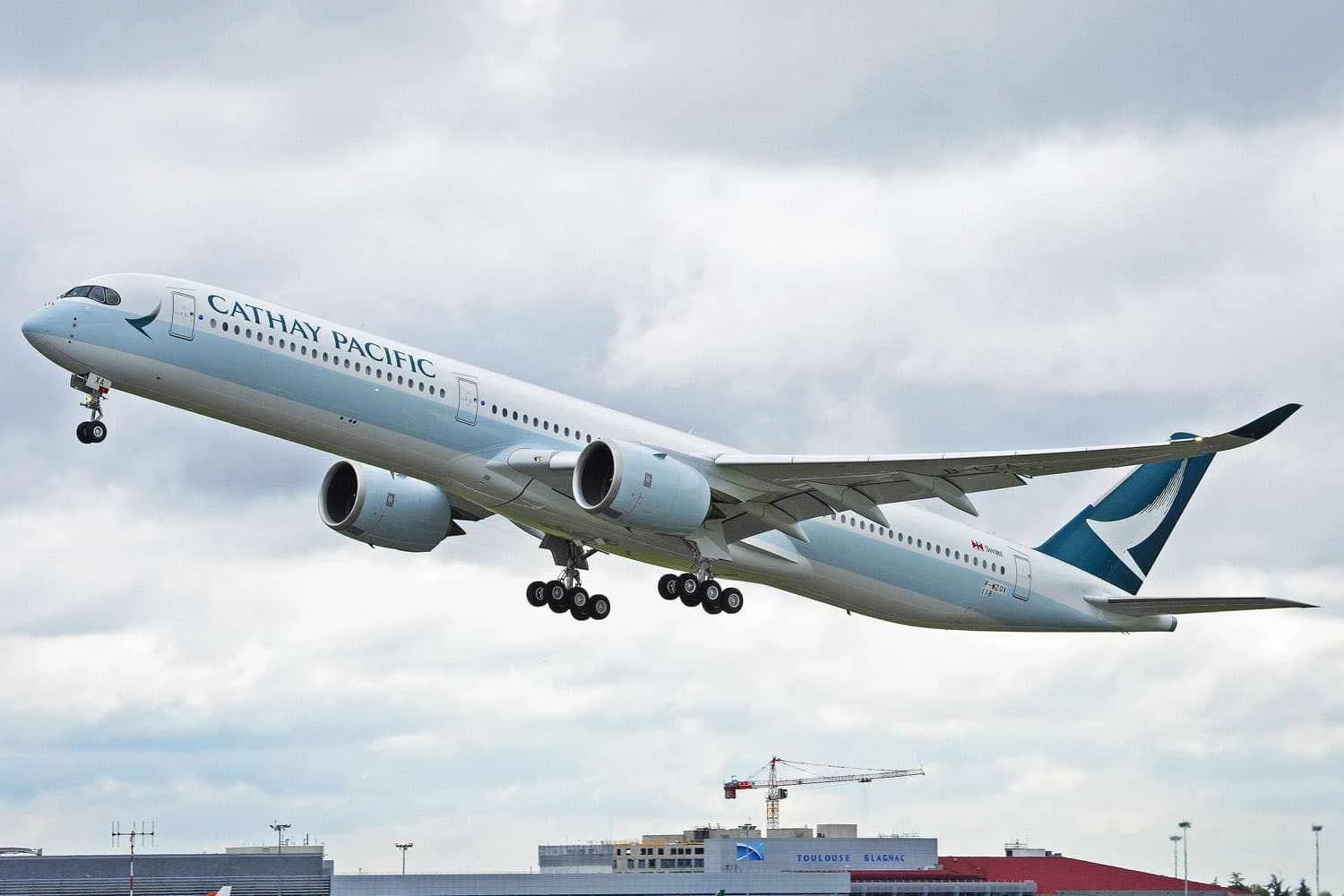 Após aterrar 48 jatos A350, Cathay Pacific encontra problemas em 15 deles