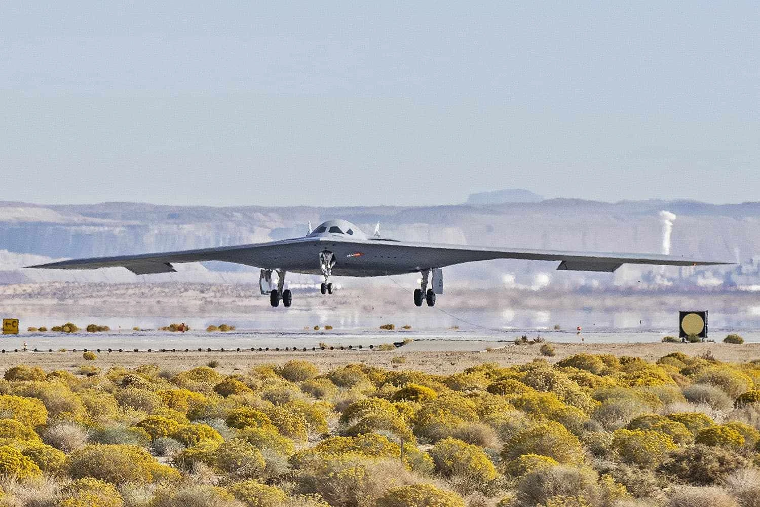 Testes com bombardeiro nuclear B-21 Raider avançam, diz Força Aérea dos EUA