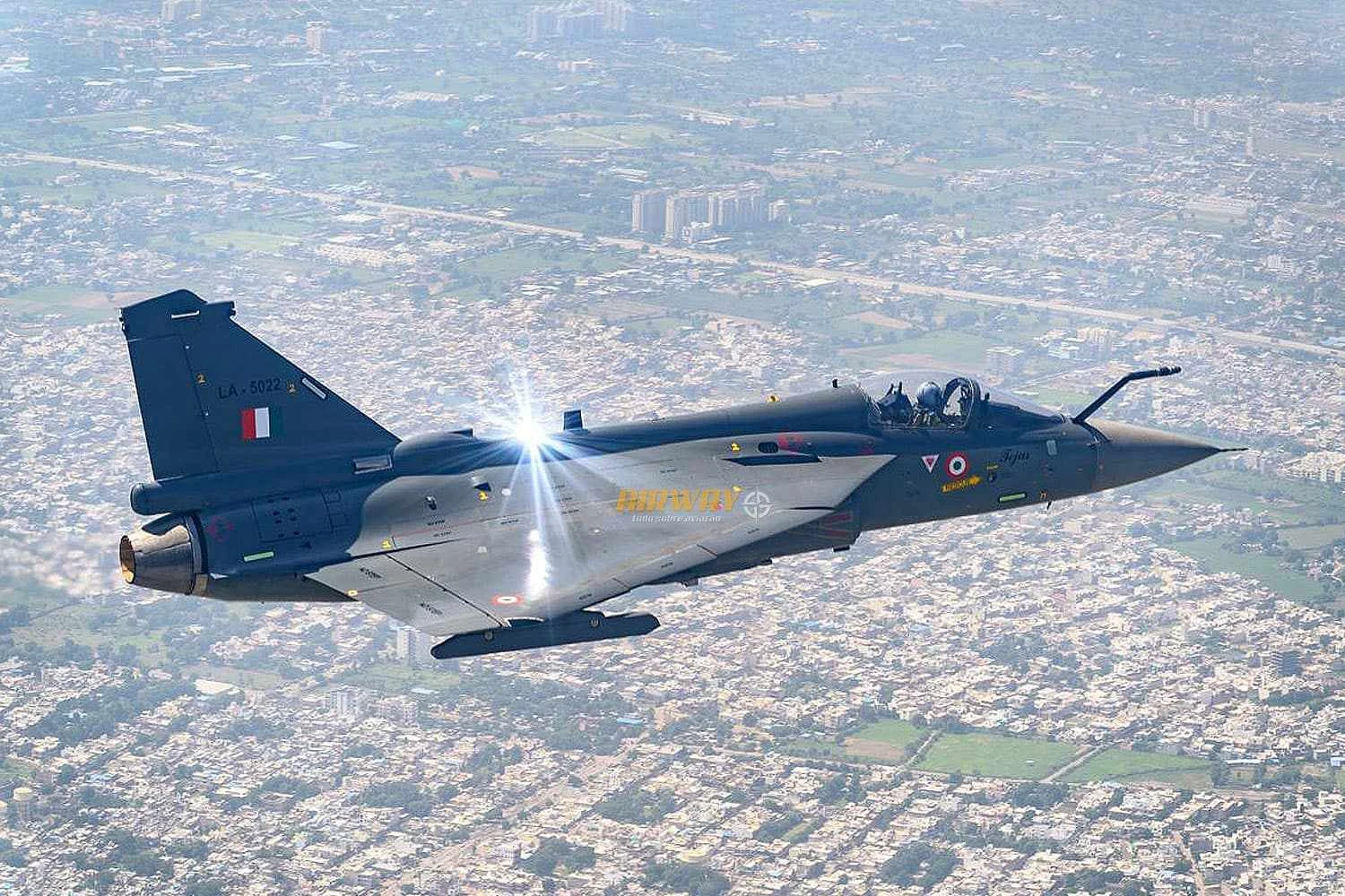 Caça sem clientes no exterior, indiano Tejas sofre mais um baque com acidente