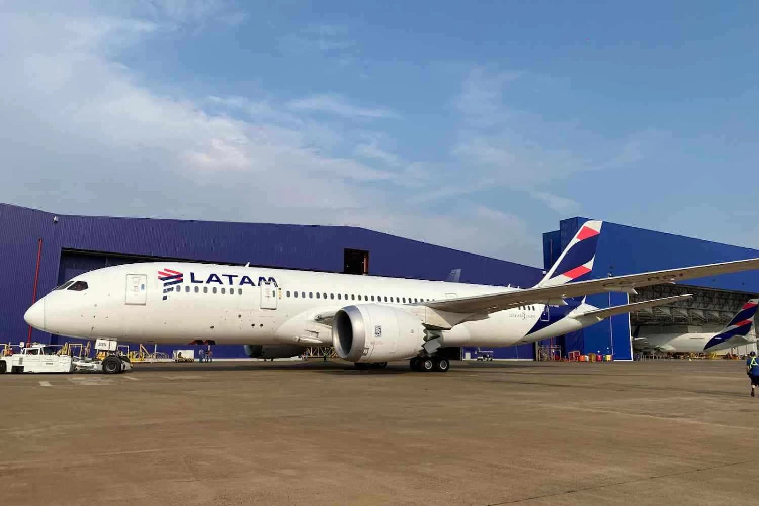 LATAM inaugura hangar para manutenção de Boeing 787 em São Carlos