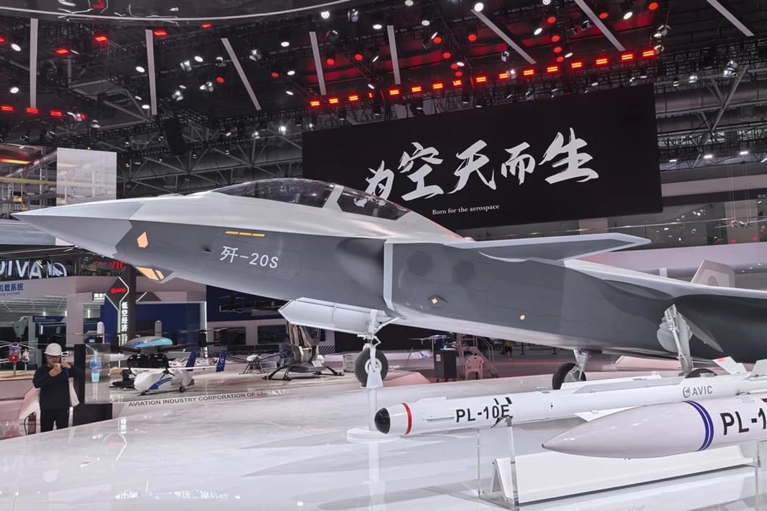 Maquete do J-20S no estande da AVIC