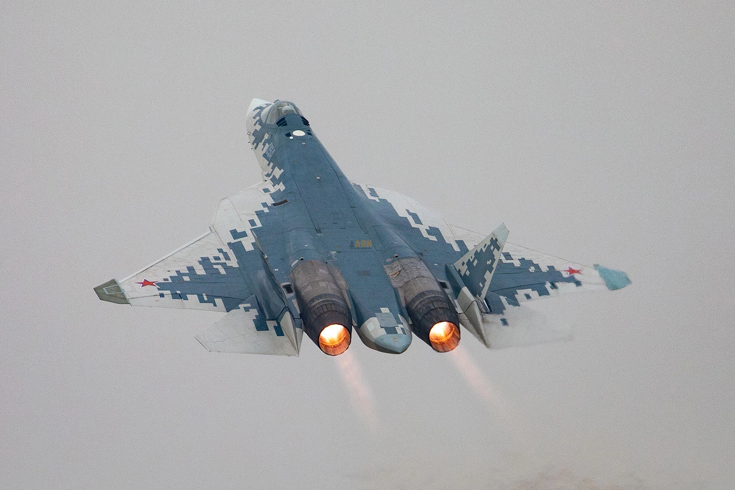 Força Aérea da Rússia recebe mais um lote de caças Su-57 e Su-34