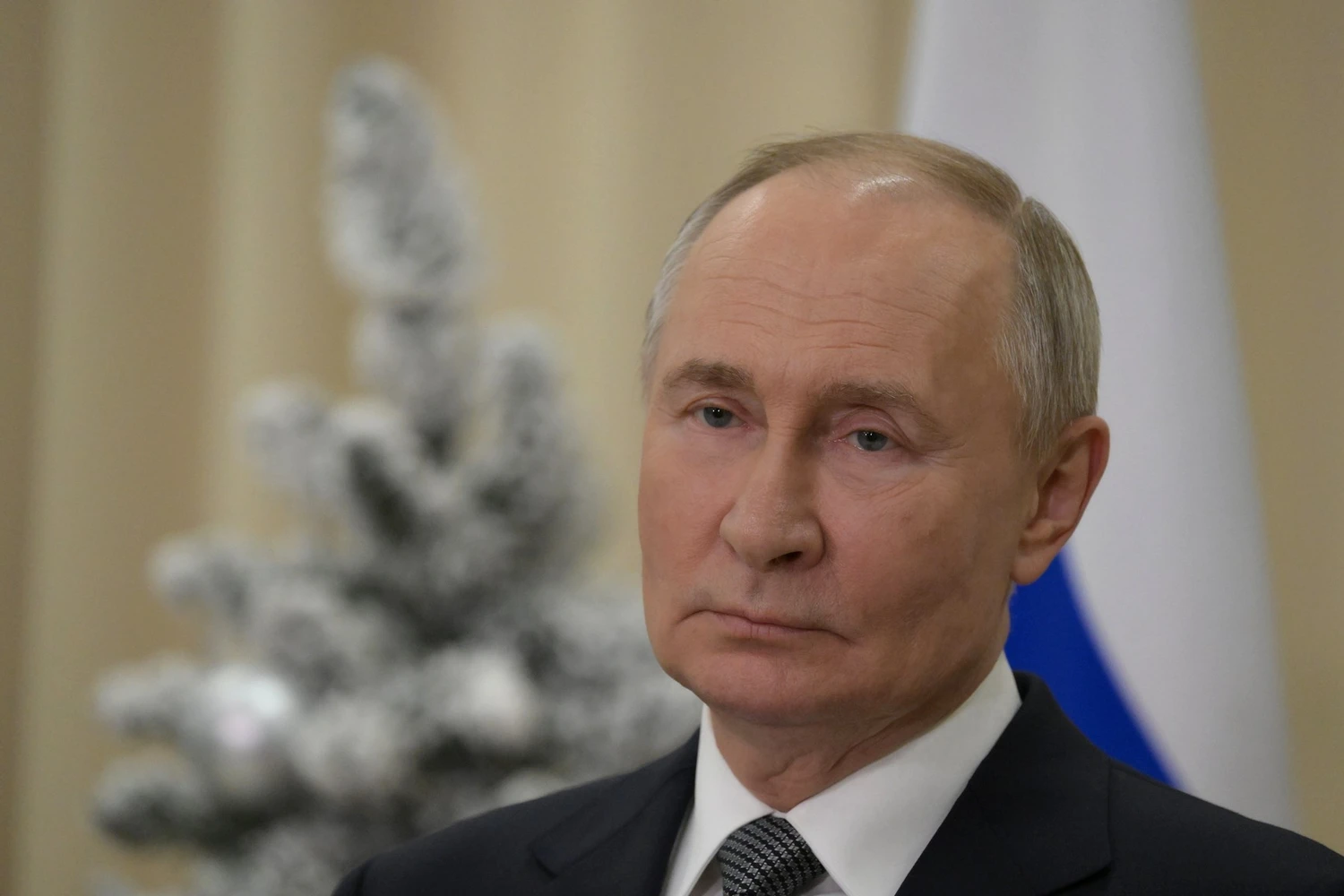 Vladimir Putin pede desculpas à presidente do Azerbaijão pela queda do Embraer 190