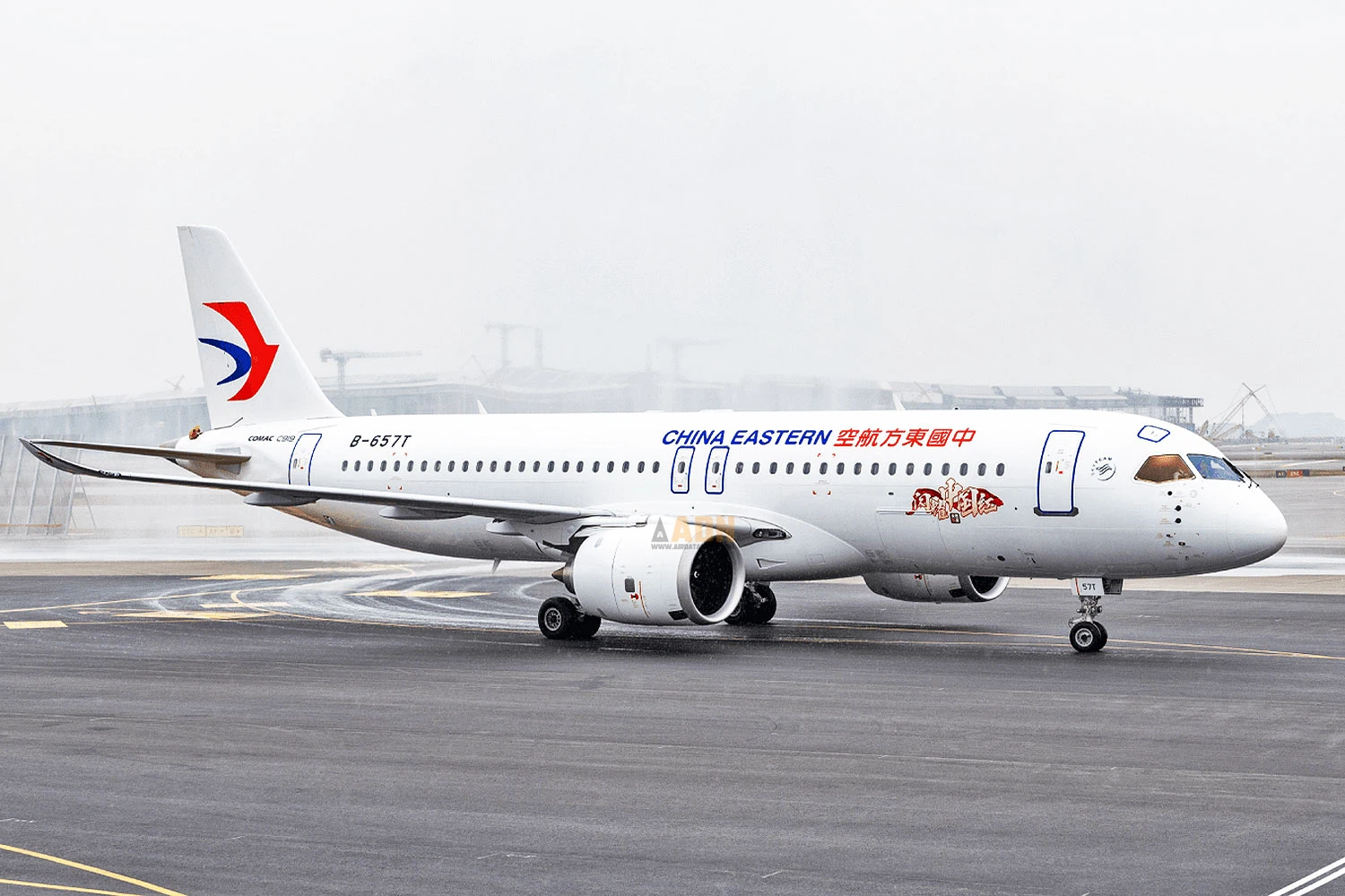 C919 estreia voo para Hong Kong, mas COMAC quer jato chinês em outros países