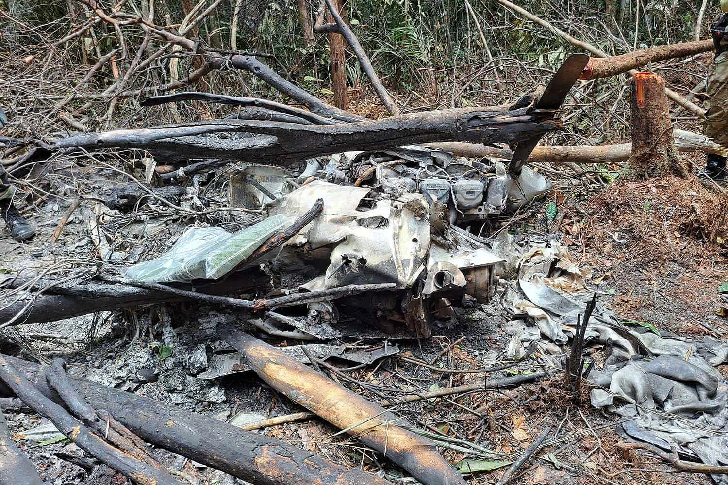 Destroços do avião abatido pela FAB (FAB)