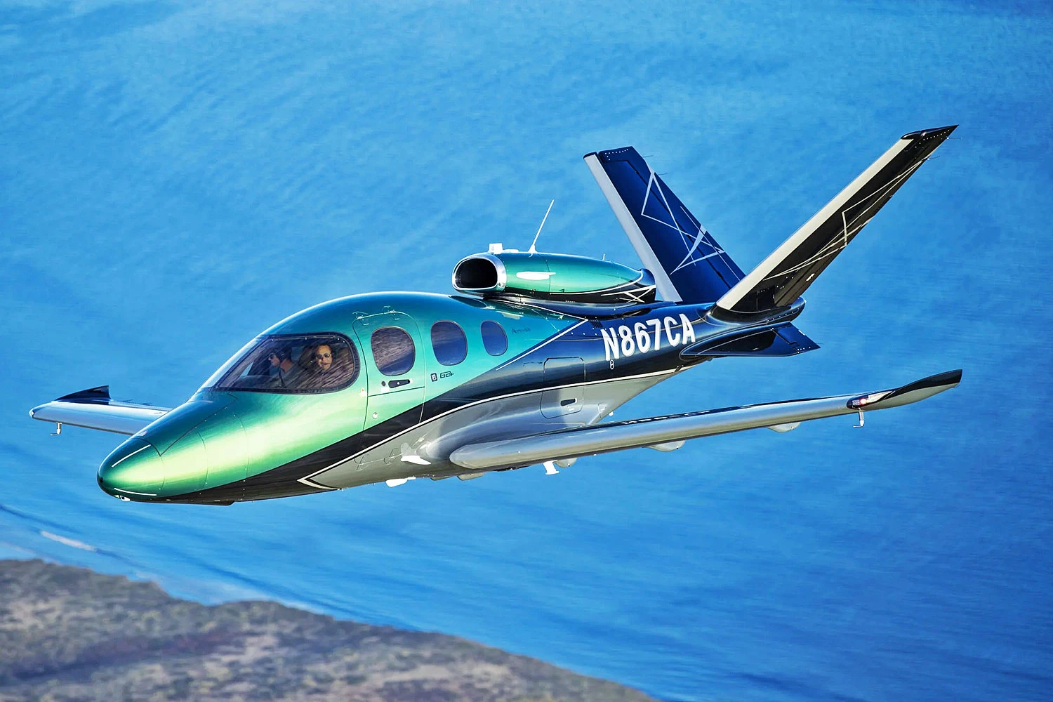 Cirrus SF50 segue como jato executivo mais vendido do mundo; Phenom 300E lidera entre bimotores