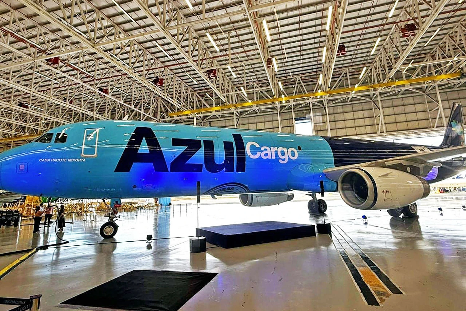 Azul apresenta oficialmente seus cargueiros A321P2F, que estrearão no dia 15