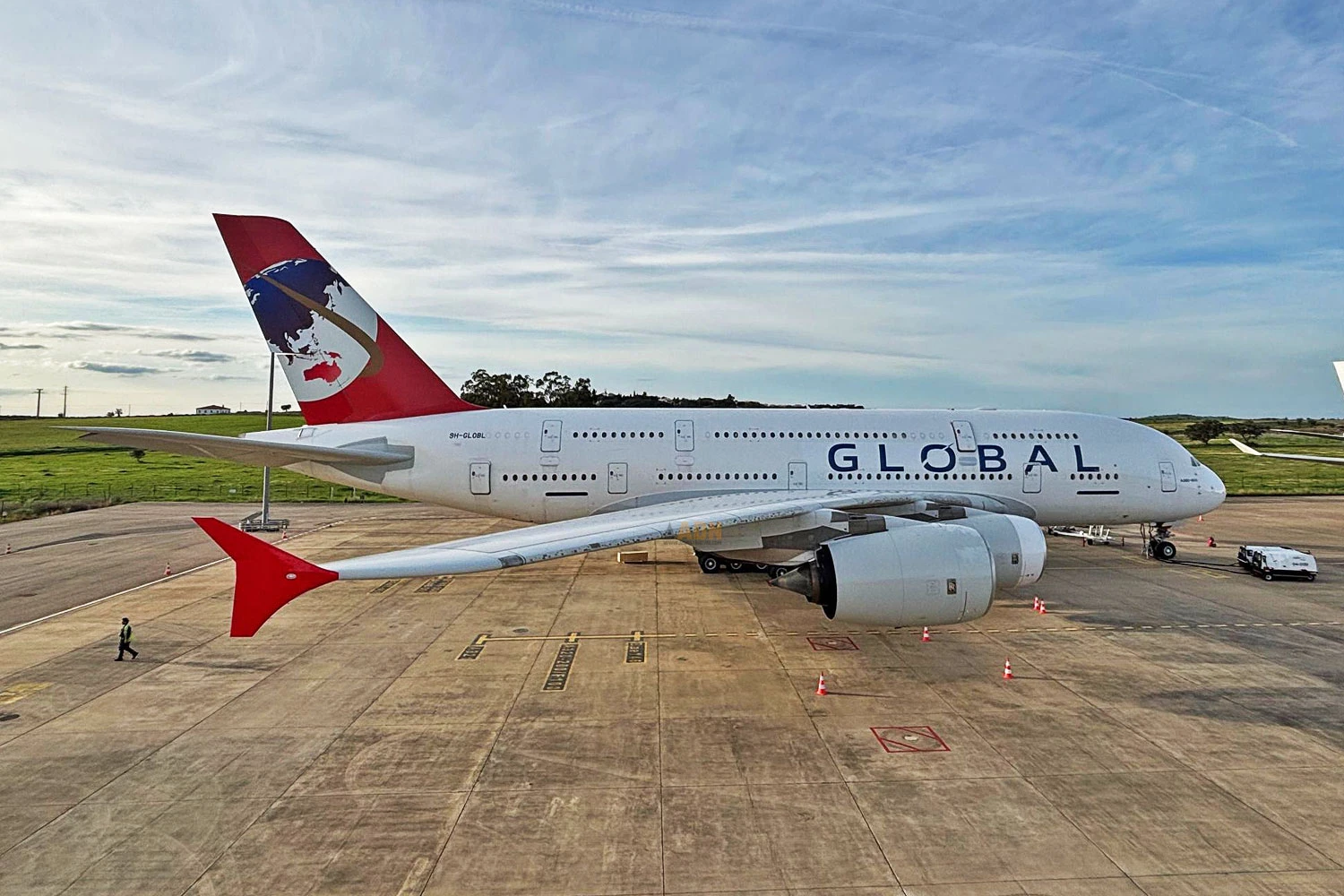 Airbus A380 que virou piada na internet finalmente ganha nova pintura