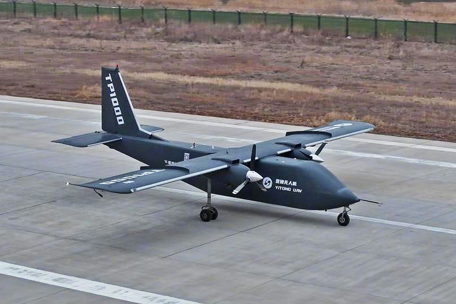 China faz primeiro voo de drone gigante capaz de levar 1.000 kg de carga