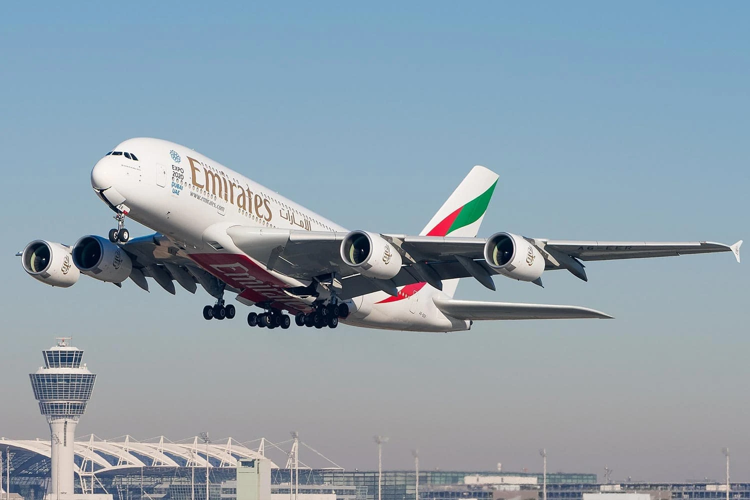 Airbus A380 completa 20 anos do primeiro voo: conheça sua história