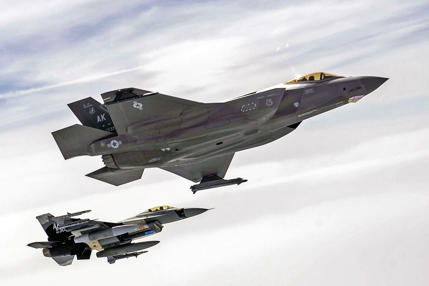 Contra Gripen e Rafale, fabricante do F-35 propõe parcerias industriais a Portugal