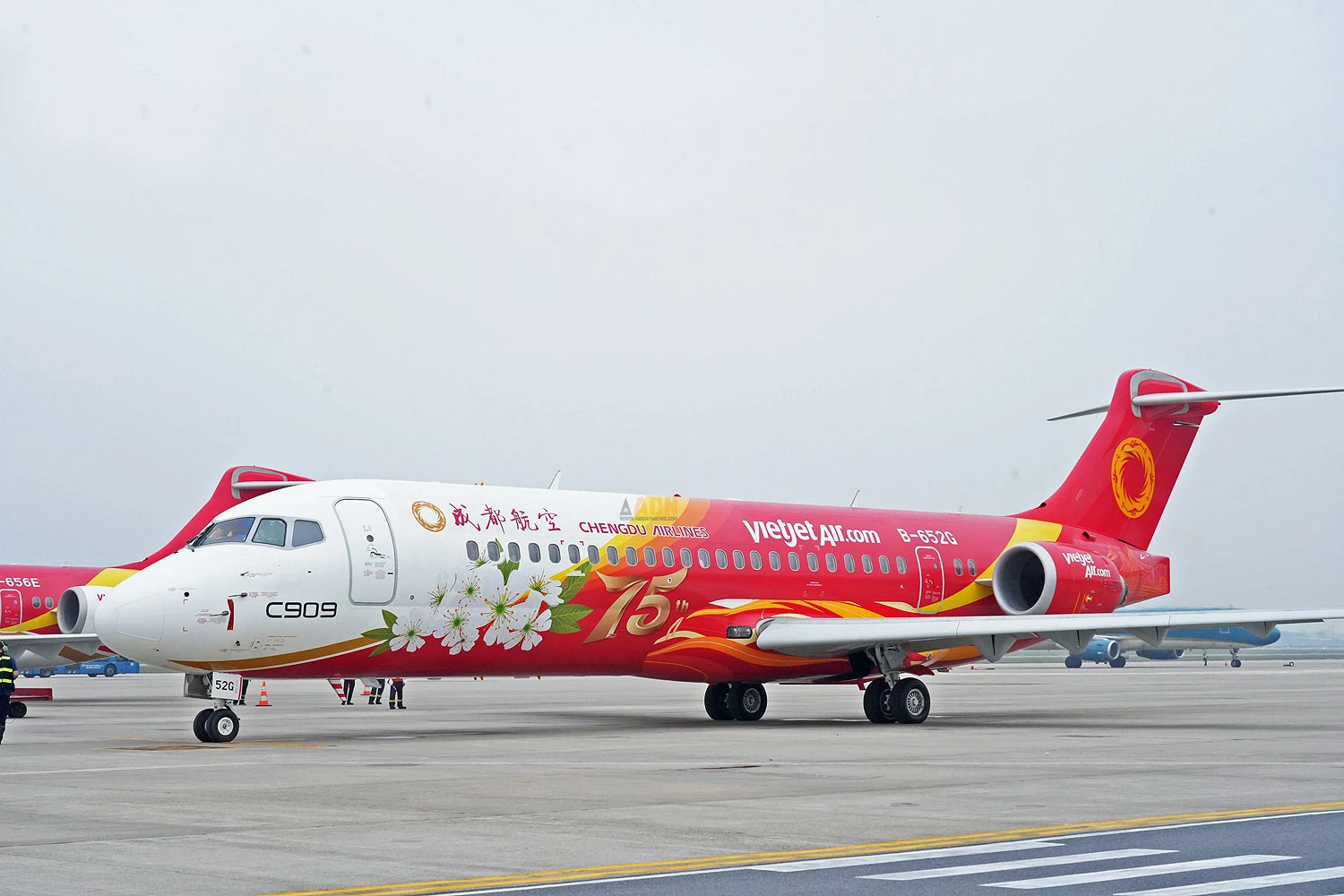 Vietjet assina contrato de leasing para 10 jatos regionais COMAC C909