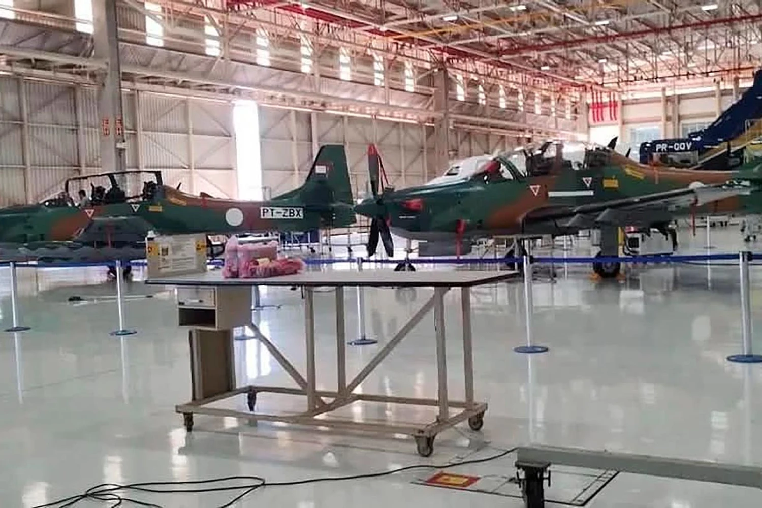 Primeiros A-29 Super Tucano do Paraguai são flagrados prontos para entrega