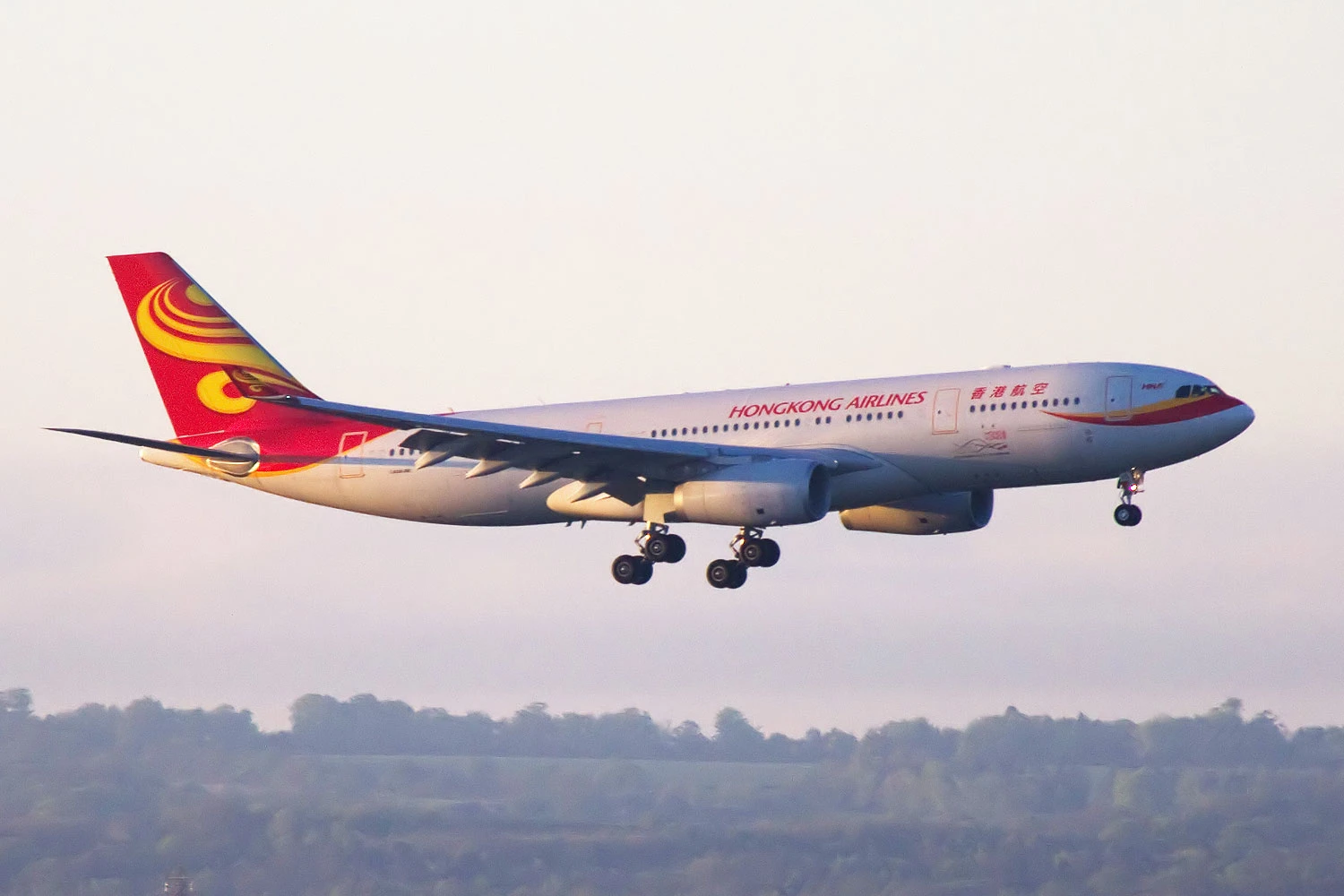 Um dos A330 ainda nas cores da Hong Kong Airlines