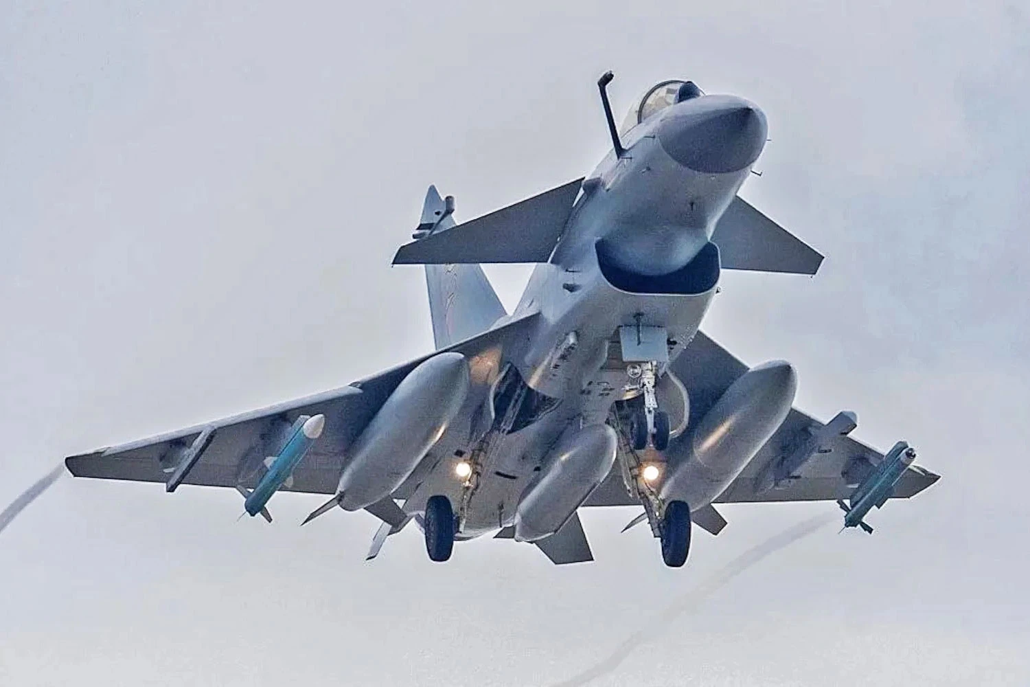 Caça J-10 era até então pouco conhecido (Chengdu)