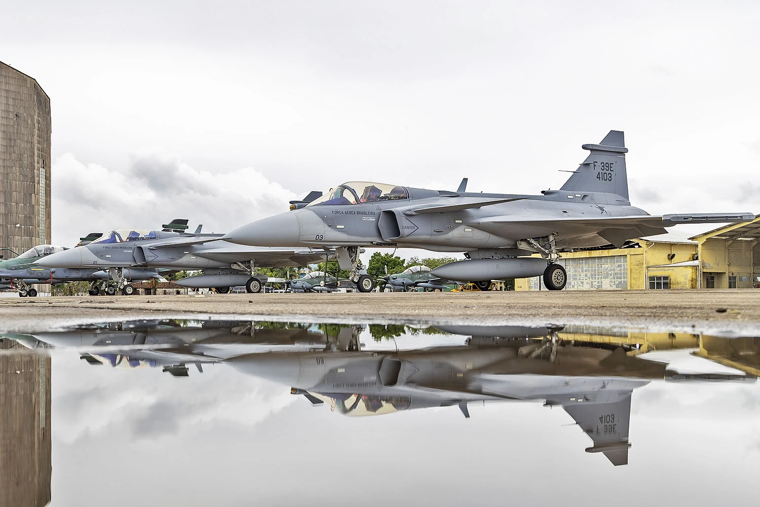Brasil busca novo financiamento para mais caças Gripen na Suécia