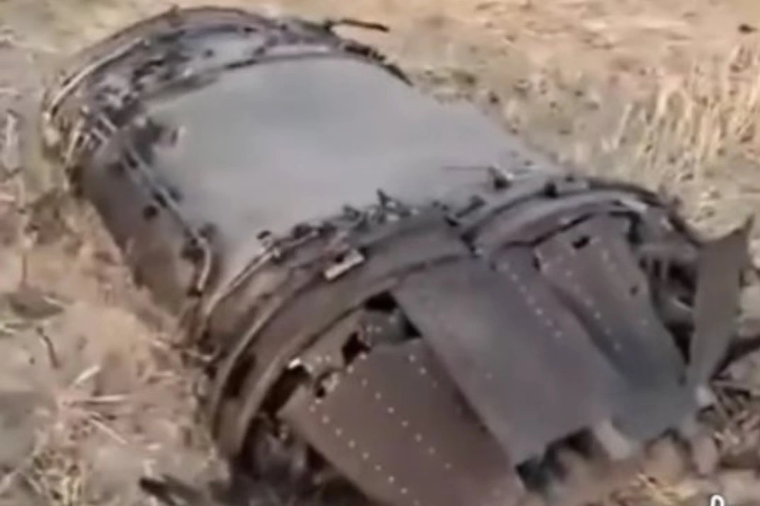 Partes do que seriam os dois motores Snecma M88 usados pelo Rafale (reprodução)