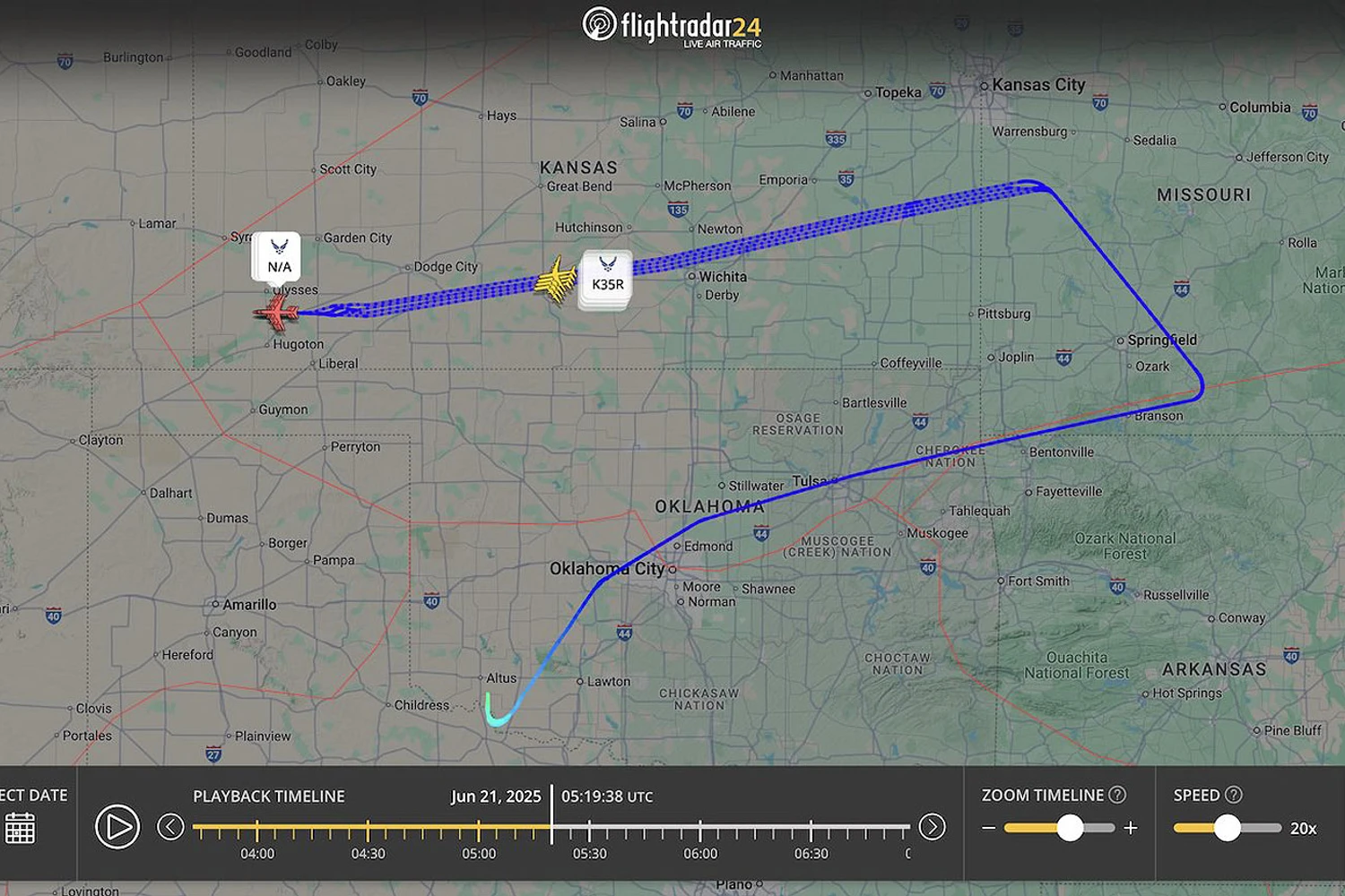 Aviões-tanque KC-135 voam para o oeste, fingindo reabastecer bombardeiros B-2 (FlightRadar24)
