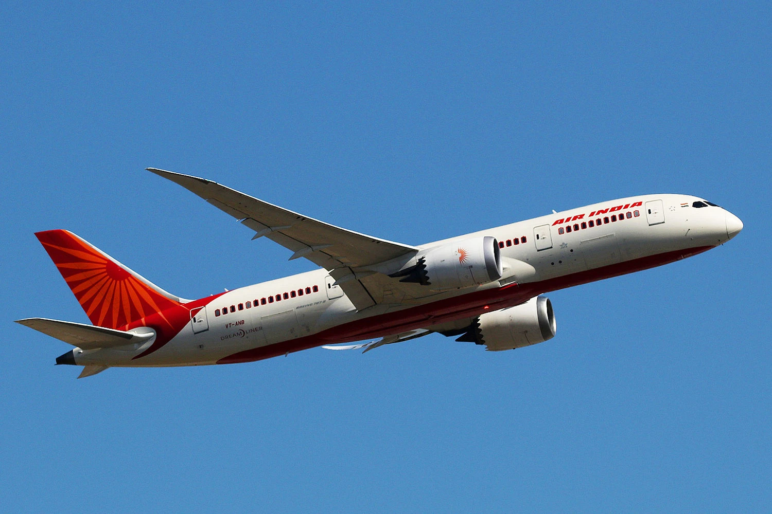 FAA descarta falha mecânica no Boeing 787 da Air India