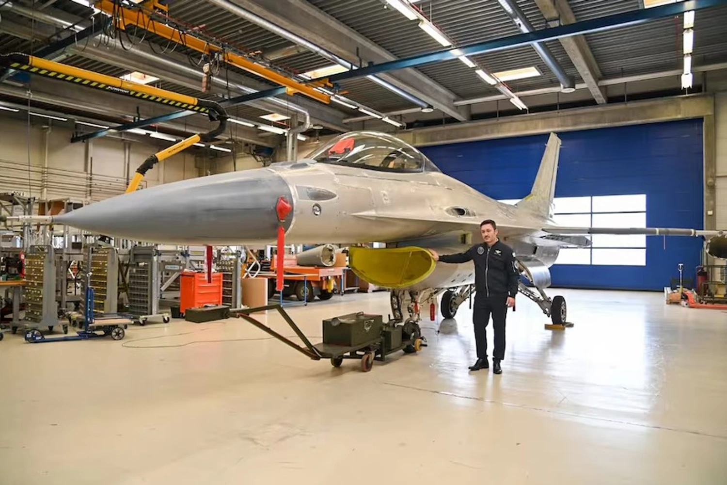 Governo argentino inspeciona as primeiras unidades do F-16 que chegarão em dezembro