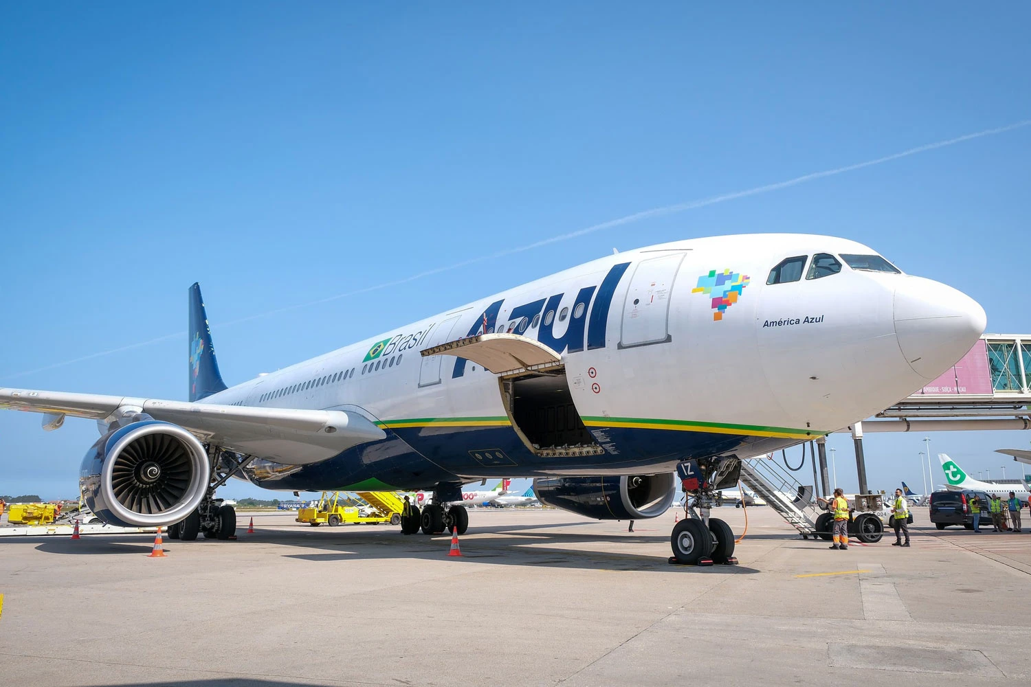 Azul aumenta frequência de voos entre Recife e Porto